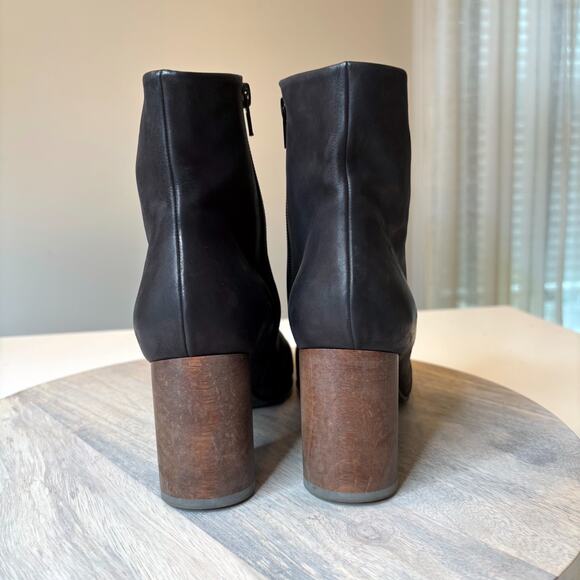 Coclico Black Leather Ankle Boots w/ Sculpted Wood Block Heel EU 39 US Size 8.5 - Picture 9 of 14